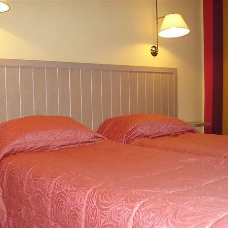 Отель Excelsuites 4*