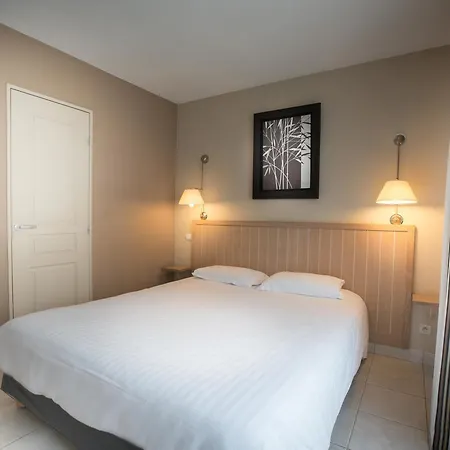 Отель Excelsuites 4*